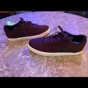 NIKE SB CHECK SOLARSOFT WOMEN'S SKATE SHOE